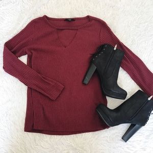 ◦  ROCK & REPUBLIC ◦ Red keyhole top